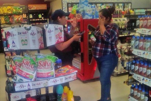 Capturan a mujer en intento de robo a Oxxo en Misantla