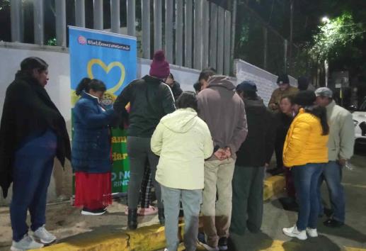 Betito Meza no se rinde: entrega ropa abrigadora para familias de pacientes en tratamiento (+Video)