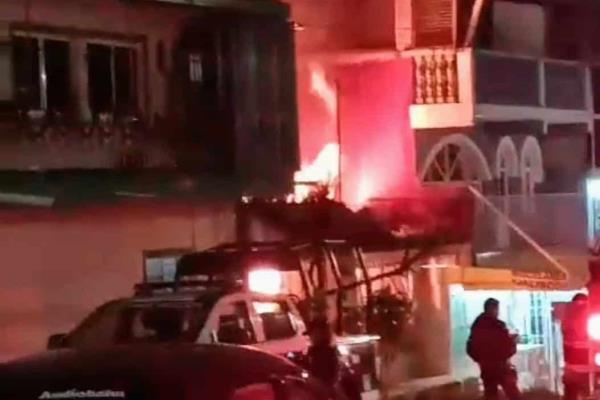 Bomberos logran controlar incendio, sin víctimas, en colonia de Xalapa