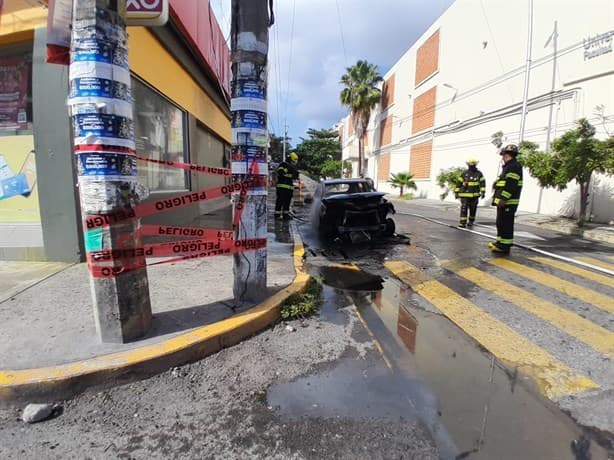 Se incendia automóvil en fraccionamiento Vistamar, en Veracruz