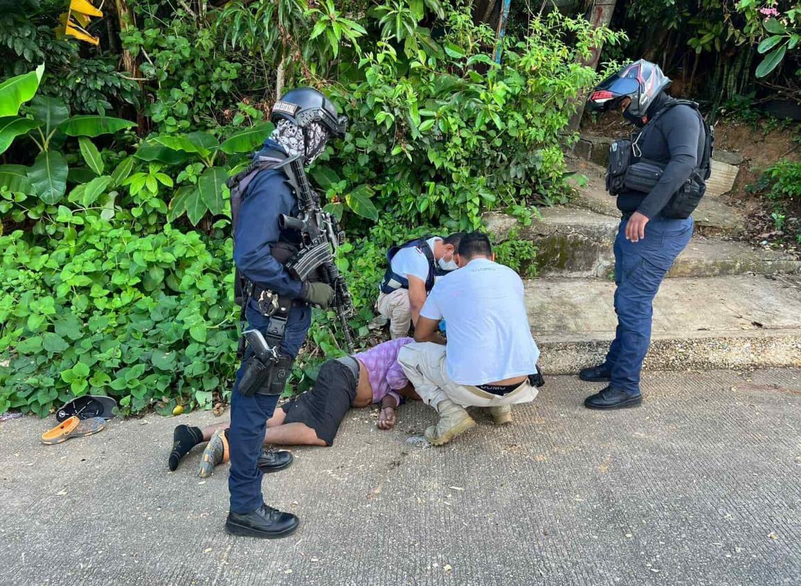 Persona tirada en vía pública causa movilización en Acayucan ¿qué le pasó?