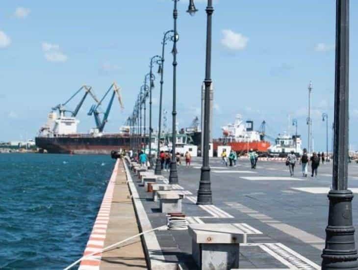 Turistas abarrotan cafés y Malecón de Veracruz previo a Navidad