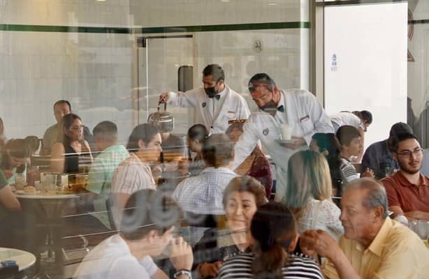 Turistas abarrotan cafés y Malecón de Veracruz previo a Navidad
