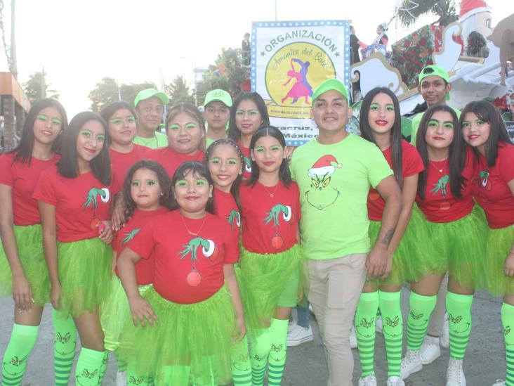 Familias veracruzanas gozaron del Primer Desfile Navideño 2023