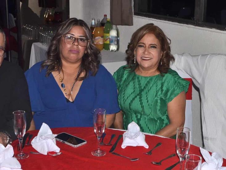 Catedráticos del CBTIS 79 conviven en cena navideña