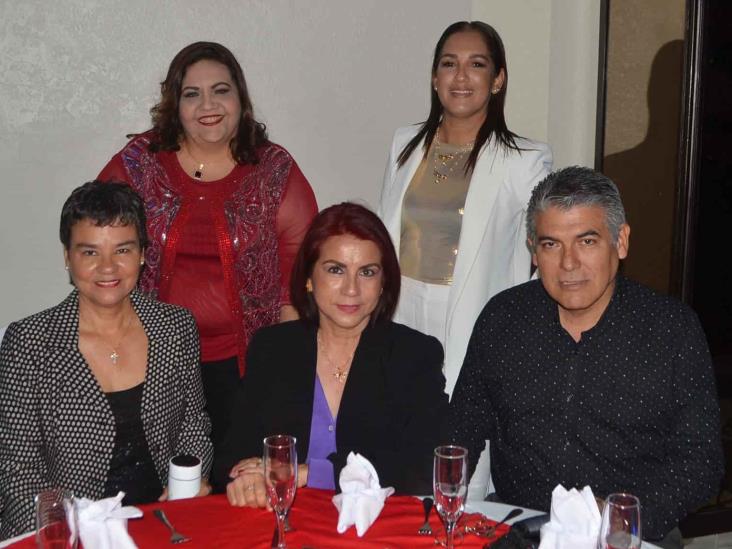 Catedráticos del CBTIS 79 conviven en cena navideña