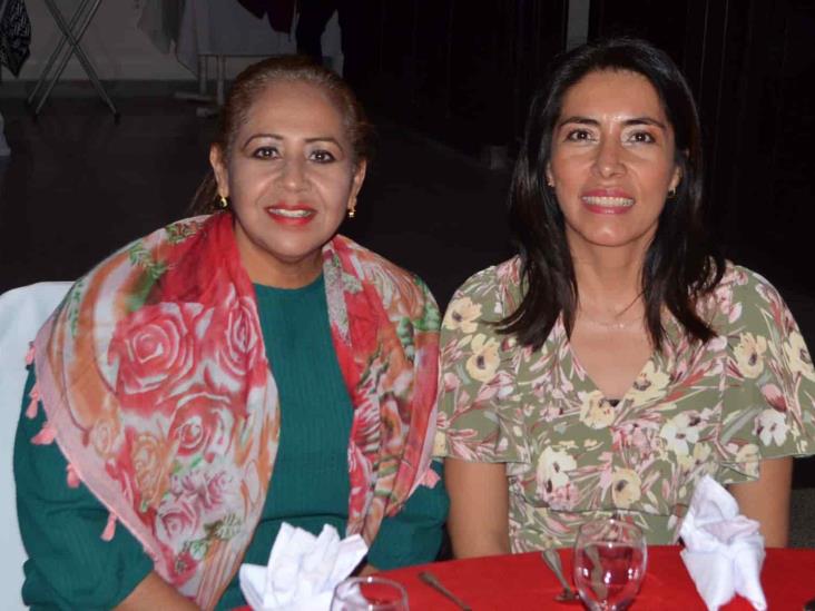 Catedráticos del CBTIS 79 conviven en cena navideña