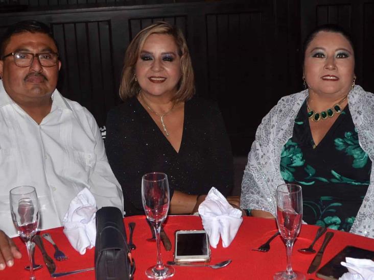 Catedráticos del CBTIS 79 conviven en cena navideña