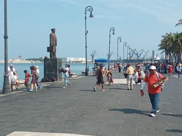 Turistas aprovechan buen clima y abarrotan las zonas turísticas de Veracruz | VIDEO