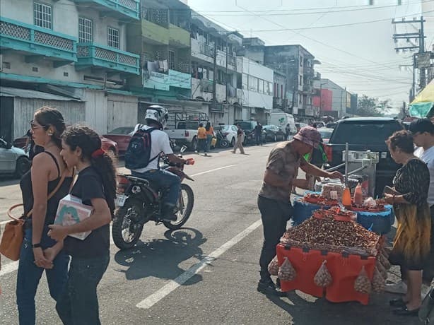 Caótica la zona de mercados de Veracruz previo a la cena de Navidad