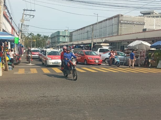 Caótica la zona de mercados de Veracruz previo a la cena de Navidad