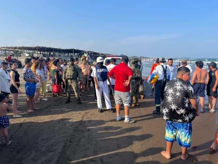 Ocho turistas fueron rescatados en playa Chachalacas