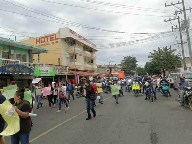 Protestan y marchan contra los abusos de Fuerza Civil de la región de Cardel