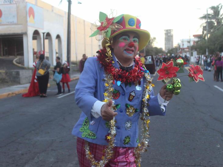 Familias boqueñas disfrutan desfile navideño