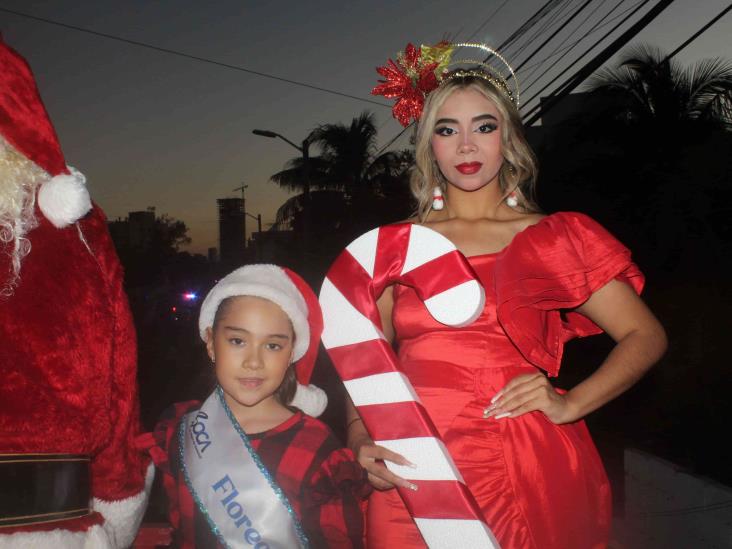 Familias boqueñas disfrutan desfile navideño