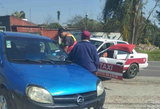 Tres lesionados y caos vial en Fortín tras accidente en carretera