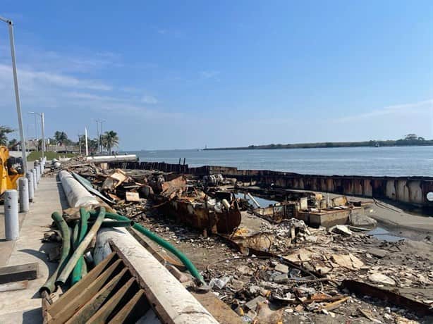 Continúa el desmantelamiento del buque Cañonero Guanajuato en Boca del Río