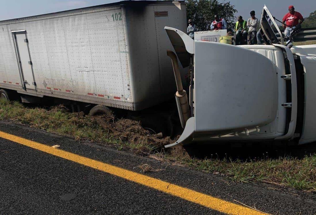 Vuelca tráiler en la autopista Córdoba-Veracruz