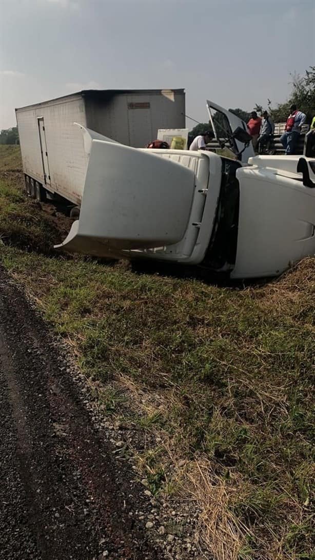 Vuelca tráiler en la autopista Córdoba-Veracruz