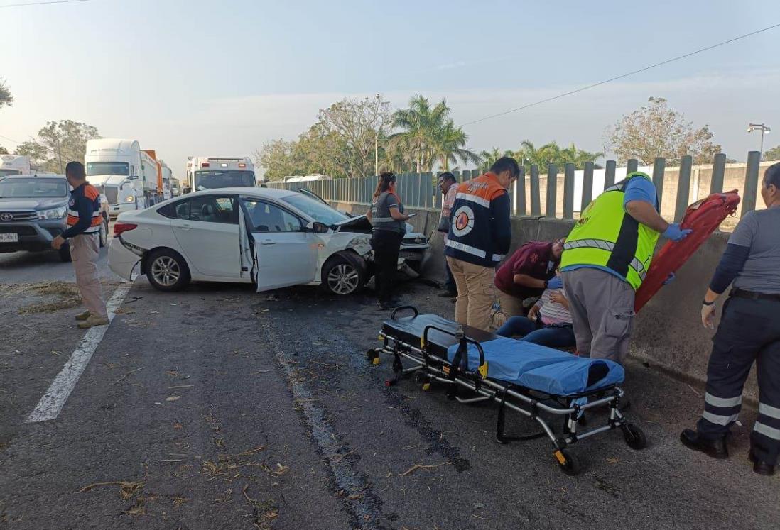 Fuerte accidente sobre el libramiento Paso del Toro-Santa Fe, en Veracruz