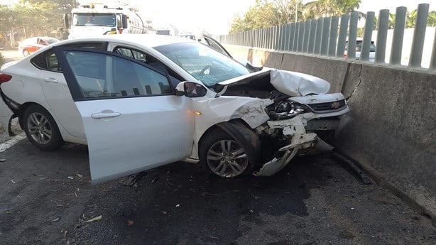 Fuerte accidente sobre el libramiento Paso del Toro-Santa Fe, en Veracruz