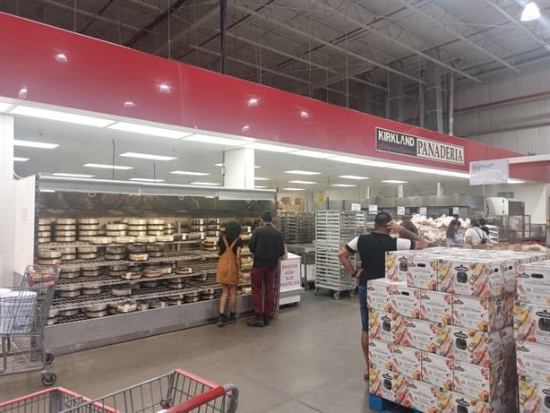 ¡Se acabaron! Personas ya no alcanzan a comprar roscas de reyes de Costco, en Veracruz