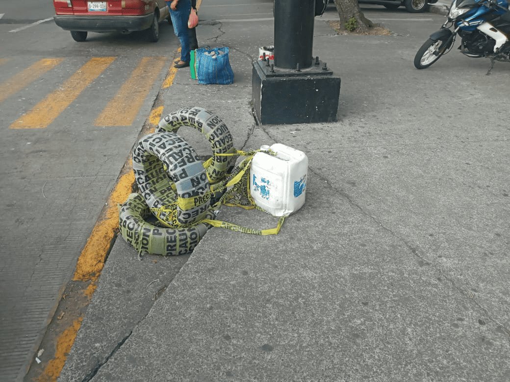 Tramo sumido de banqueta junto a Central Camionera