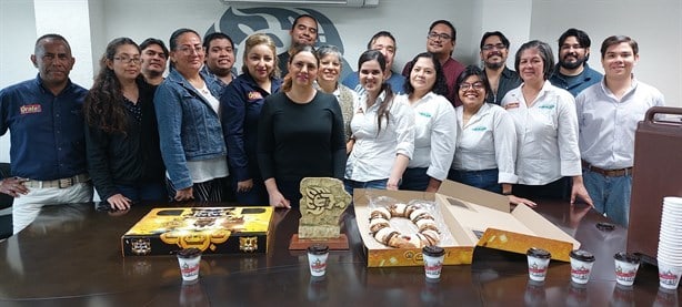 Corporativo Imagen del Golfo comparte Rosca de Reyes de El Gran Café de La Parroquia