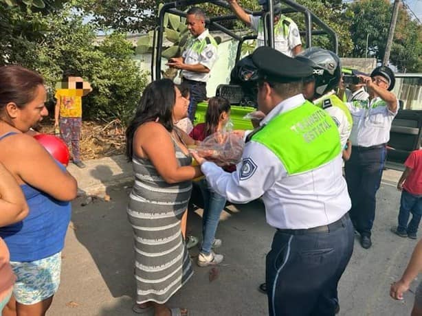 Elementos de tránsito estatal en Cardel entregaron juguetes a niños de escasos recursos