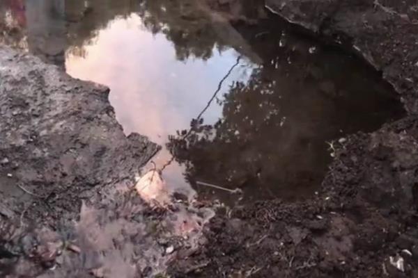 Por fuga, se desperdician miles de litros de agua en Xalapa, acusan vecinos