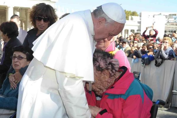 Falleció Vinicio Riva: ¿quién fue y cómo su foto con el Papa Francisco conmovió al mundo?