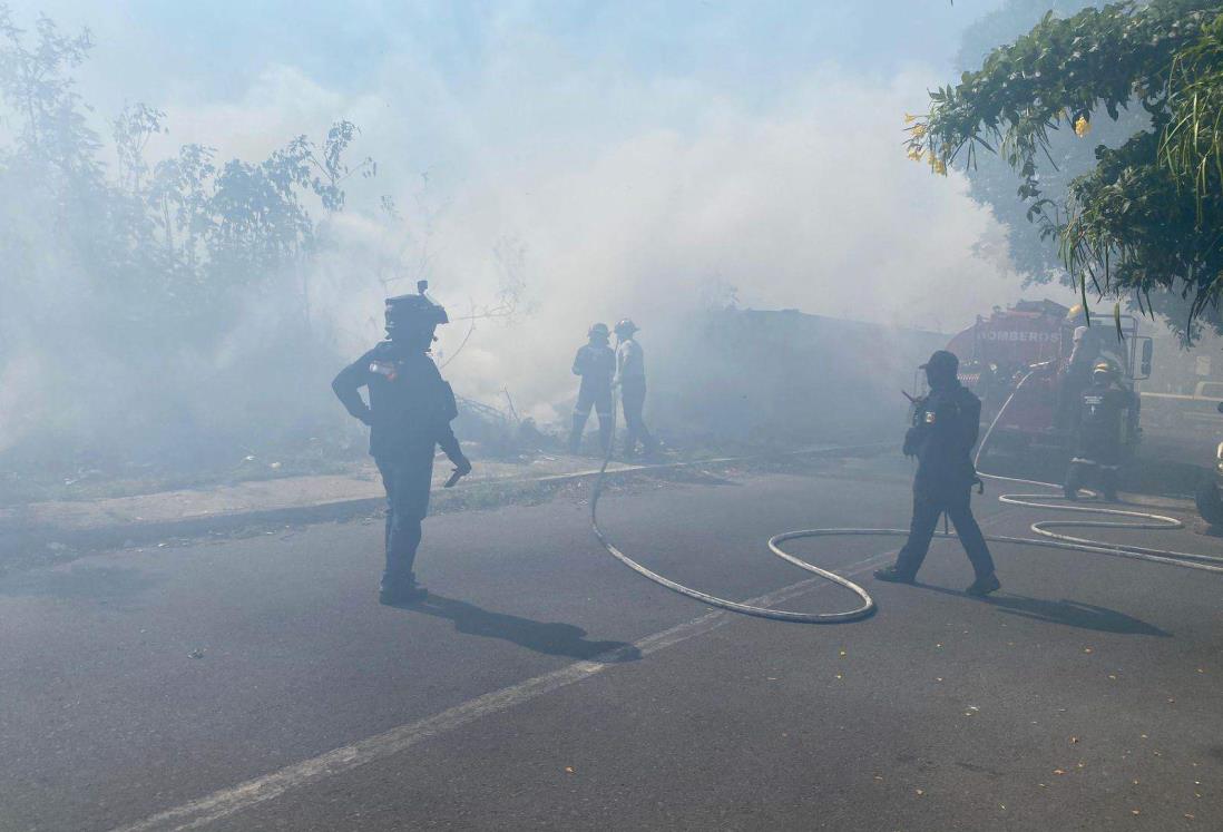 Incendio en colonia Playa Linda moviliza a las fuerzas de rescate en Veracruz