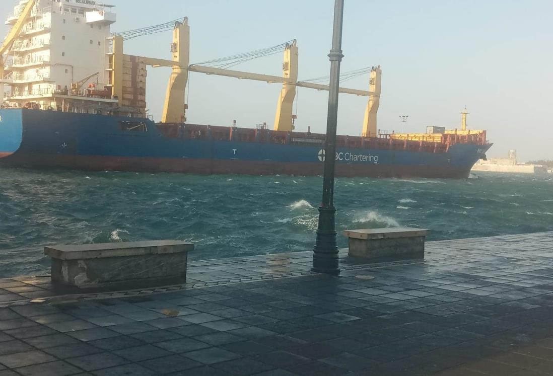 Norte vacía el Malecón de Veracruz