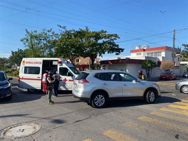 Hospitalizan a joven motociclista que fue impactado por camioneta en el Floresta