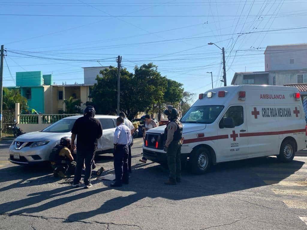 Hospitalizan a joven motociclista que fue impactado por camioneta en el Floresta