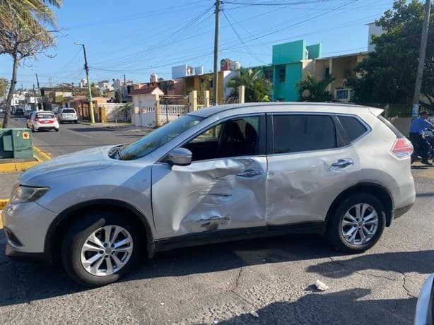 Hospitalizan a joven motociclista que fue impactado por camioneta en el Floresta