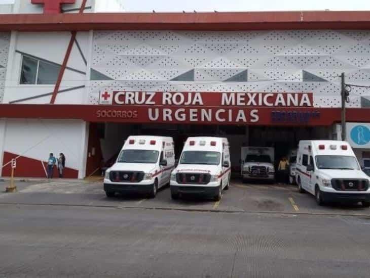 Accidente entre motocicleta y un taxi del Puerto de Veracruz deja dos heridos