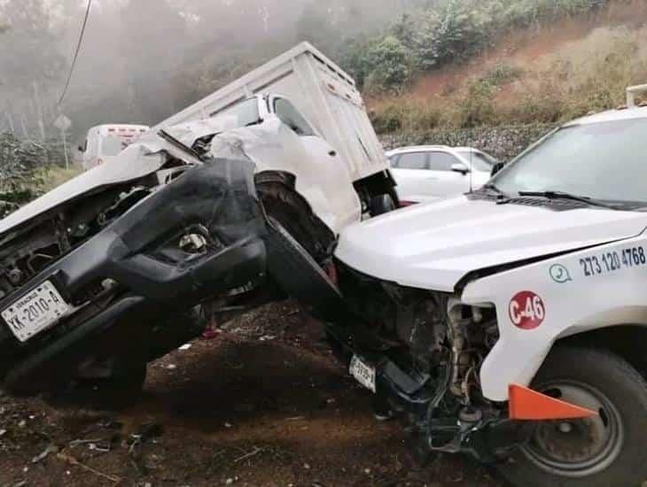 Unidad repartidora de gas impactó con una camioneta particular en Huatusco