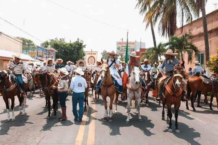 Anuncian magna cabalgata en calles de Chacaltianguis, Veracruz