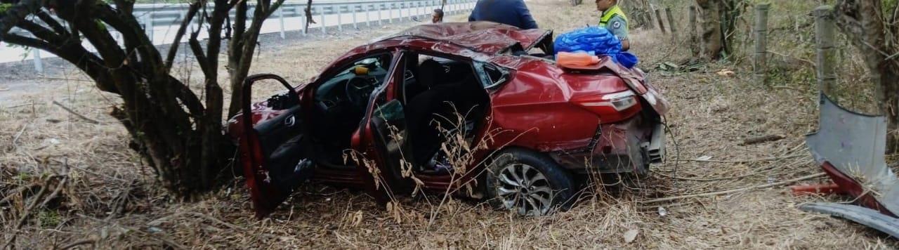 Impacta tractocamión a camioneta en autopista Veracruz-Córdoba