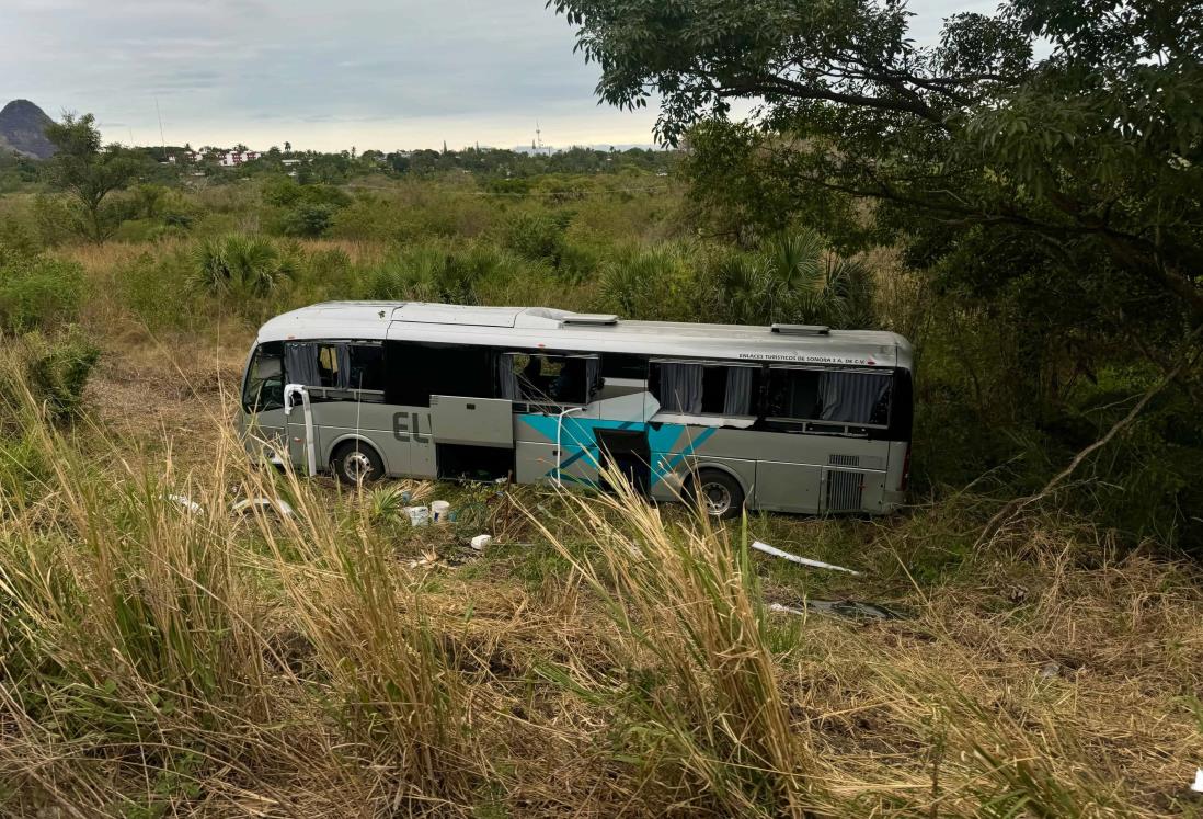 Autobús con trabajadores de CFE se accidenta en carretera a Actopan, Veracruz