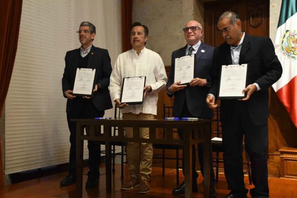 Gobierno de Veracruz y CNH firman convenio ante inversión por 15 mmdd