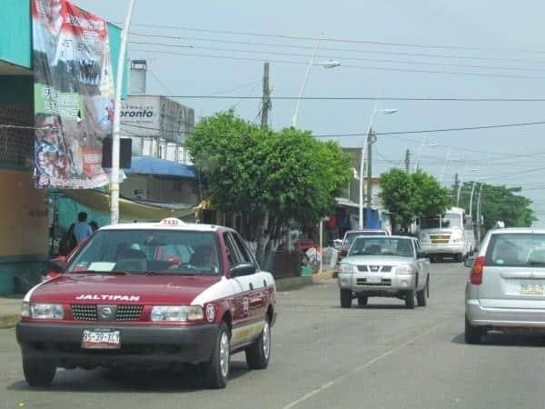 Taxistas de Jáltipan actualizan tarifas luego de 9 años