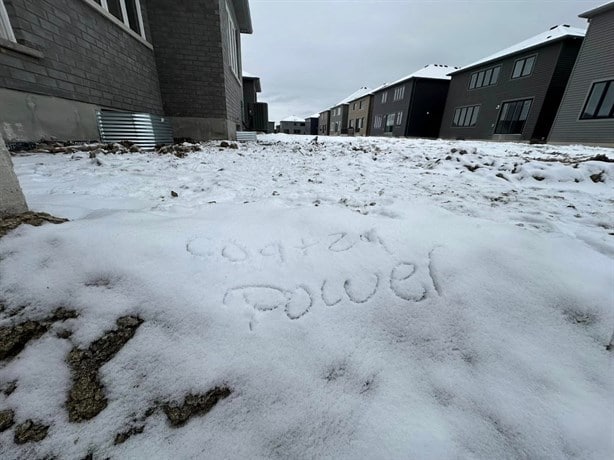 Puro Coatza Power; porteño manda mensajes en nieve desde Canadá