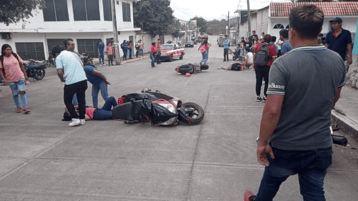 Accidente en moto: dos mujeres chocan en Ciudad Cardel