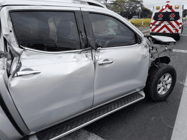 Tráiler impacta a camioneta y provoca accidente en autopista Veracruz-Cardel