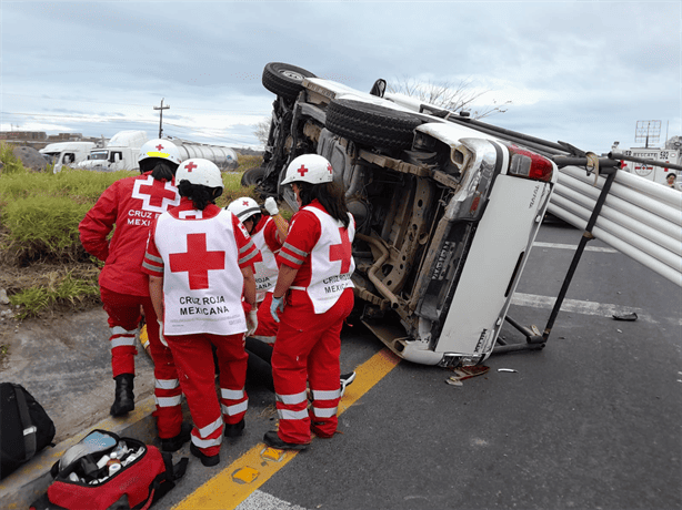 Tráiler impacta a camioneta y provoca accidente en autopista Veracruz-Cardel