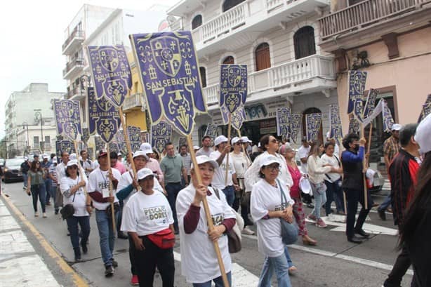 Realizan procesión en honor a San Sebastián en calles de Veracruz | VIDEO