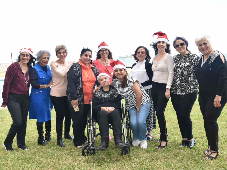 La familia Olivo Sordo disfruta desayuno