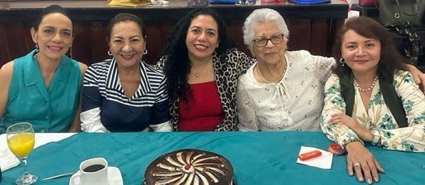 Damas rotarianas cumpleañeras reciben parabienes